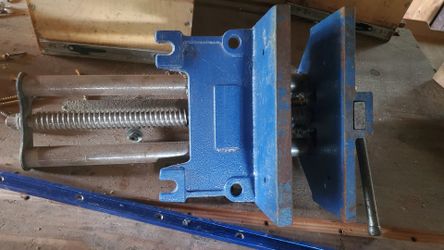 9 in. Rapid Action Woodworking Vise,