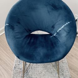 Comfortable And Elegant Rocking Chair 