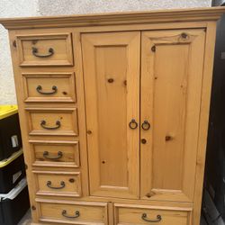 Entertainment center