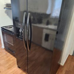 Frigidaire Refrigerator & Electric Stove Set