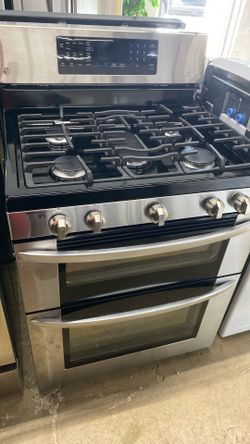 LG Stainless Steel Double Oven Gas Stove. (Used Like New}