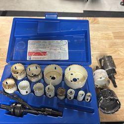 Deluxe hole saw kit