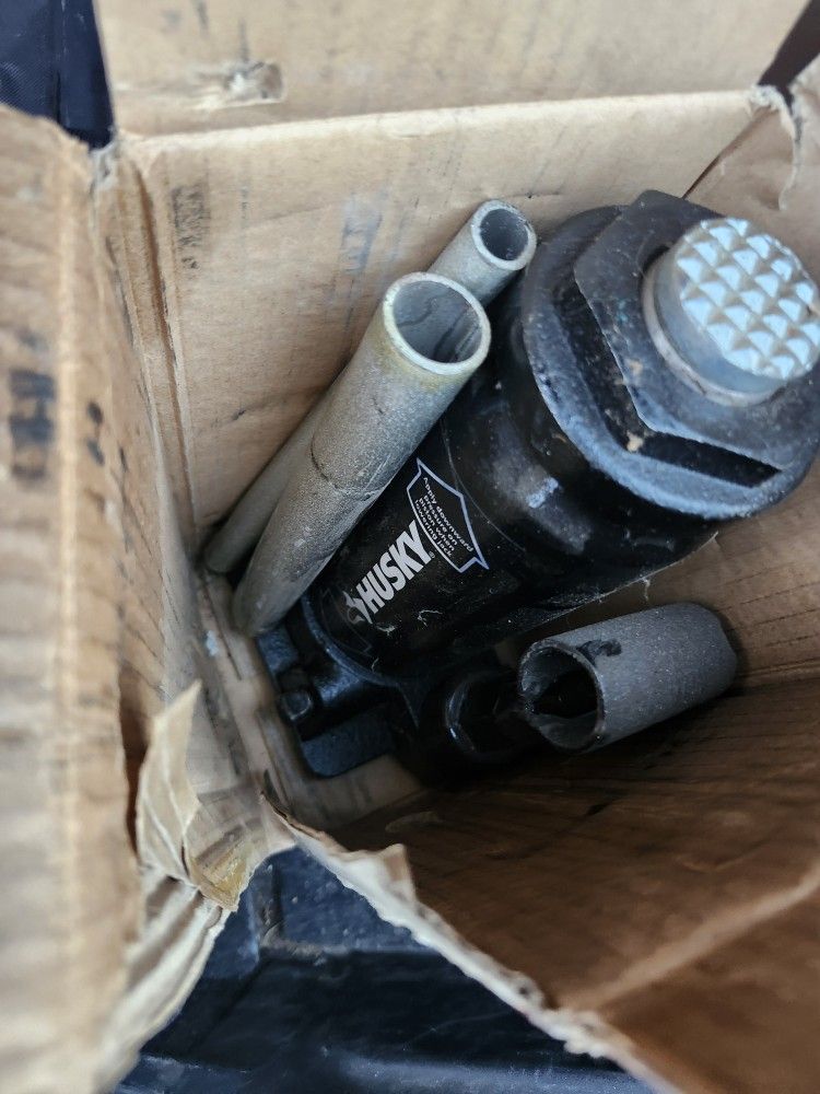 Husky 6 Ton Bottle Jack