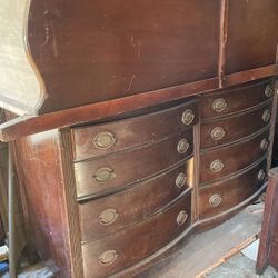 HUNTLEY Antique furniture need to be restored tall dresser dresser nightstand mirror full-size bed etc.