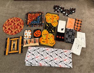 Halloween decor Runner place mats napkins pot holders table cloth towels Like New