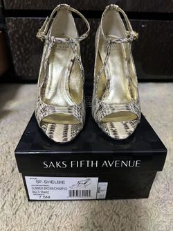 SAK’S FIFTH AVE. BEIGE/BROWN SNAKE SKIN PUMPS