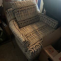 Single Chair With Pillows 