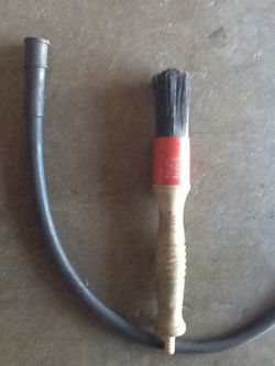 Cleaning brush