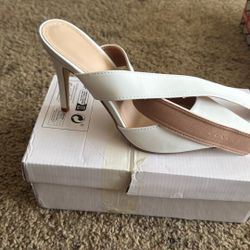 White Heels Strap Around Size 9