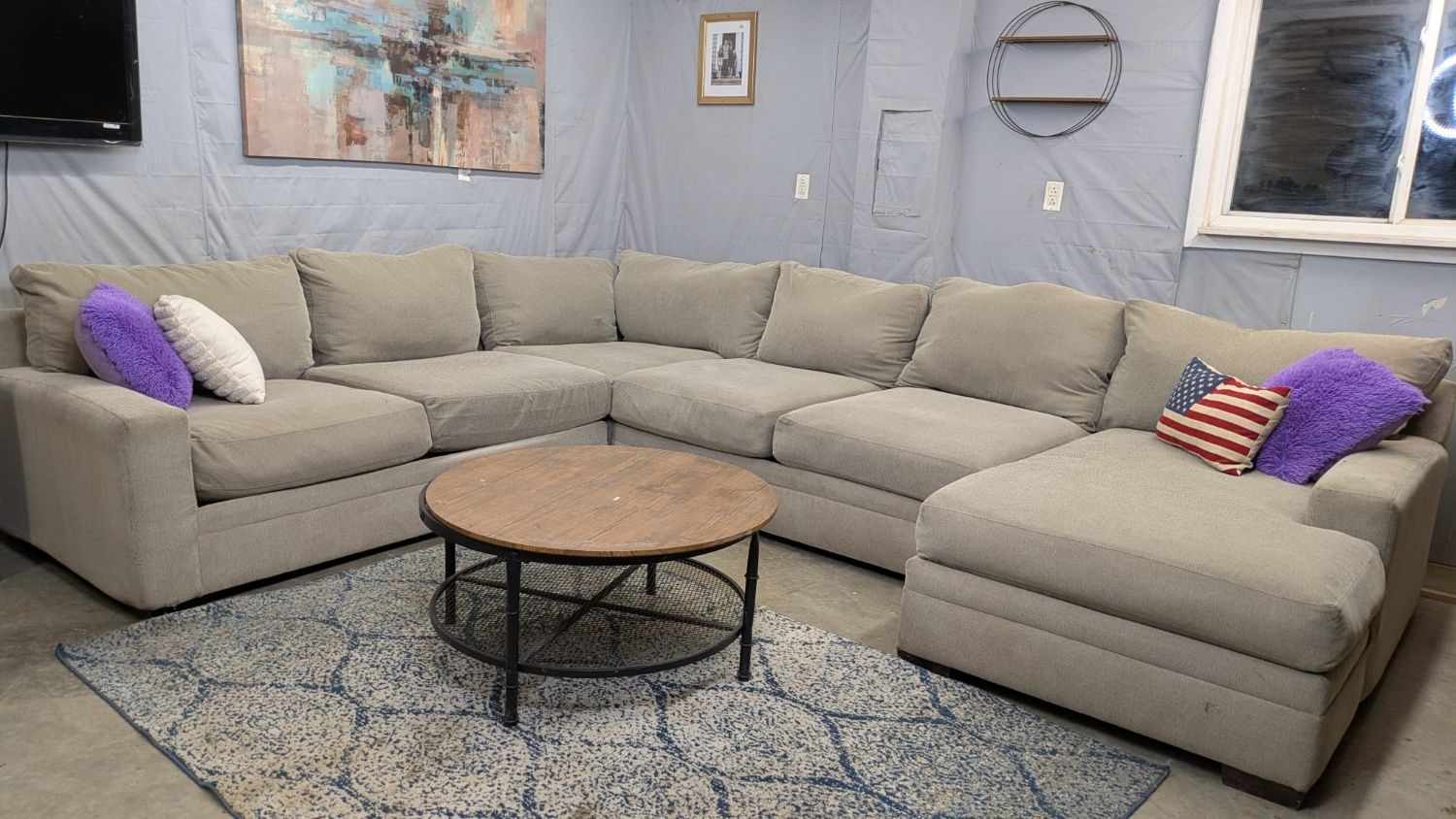 🛋️💥 Kroehler Large Sectional 💥 Free Delivery And Financing Available!