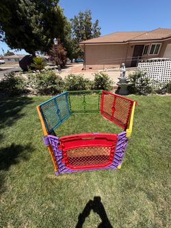 KIDS GATE, $40 FREE DELIVERY PICK UP IS NEAR ASHLAND AND WILLOW