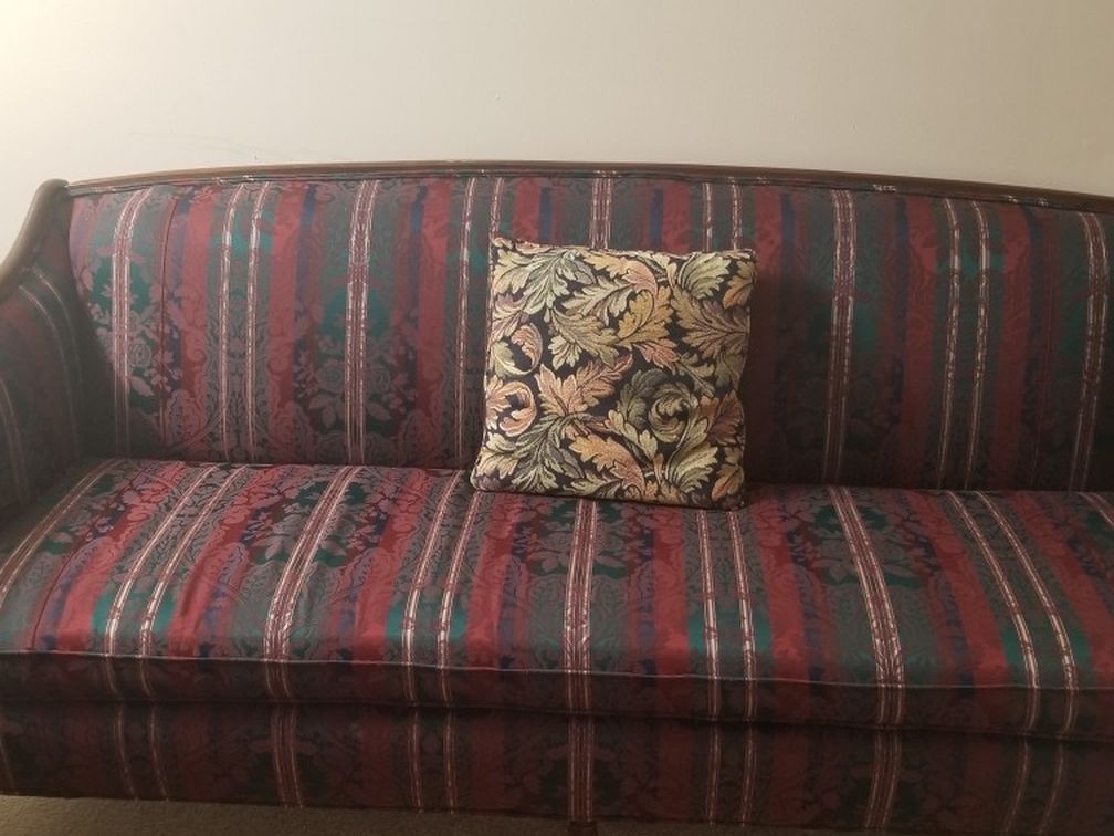 Lightweight Victorian Style Couch Set