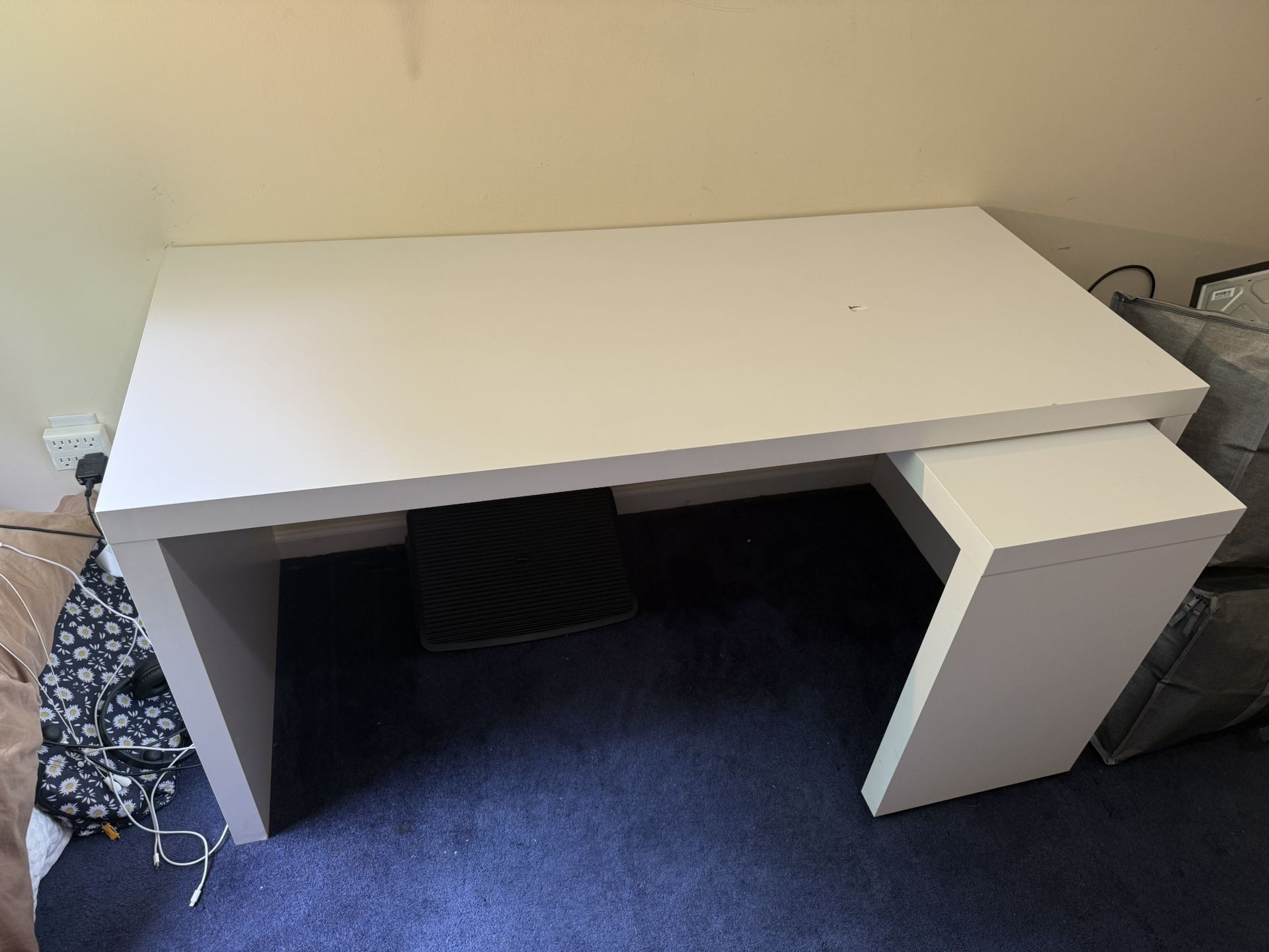 Desk With Extended Arm