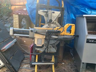 Foldable DeWalt table saw