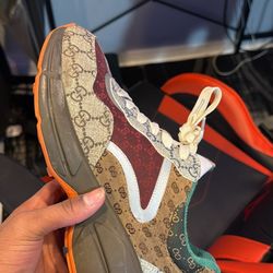 GUCCI RYTHON SZ 42 200$ obo
