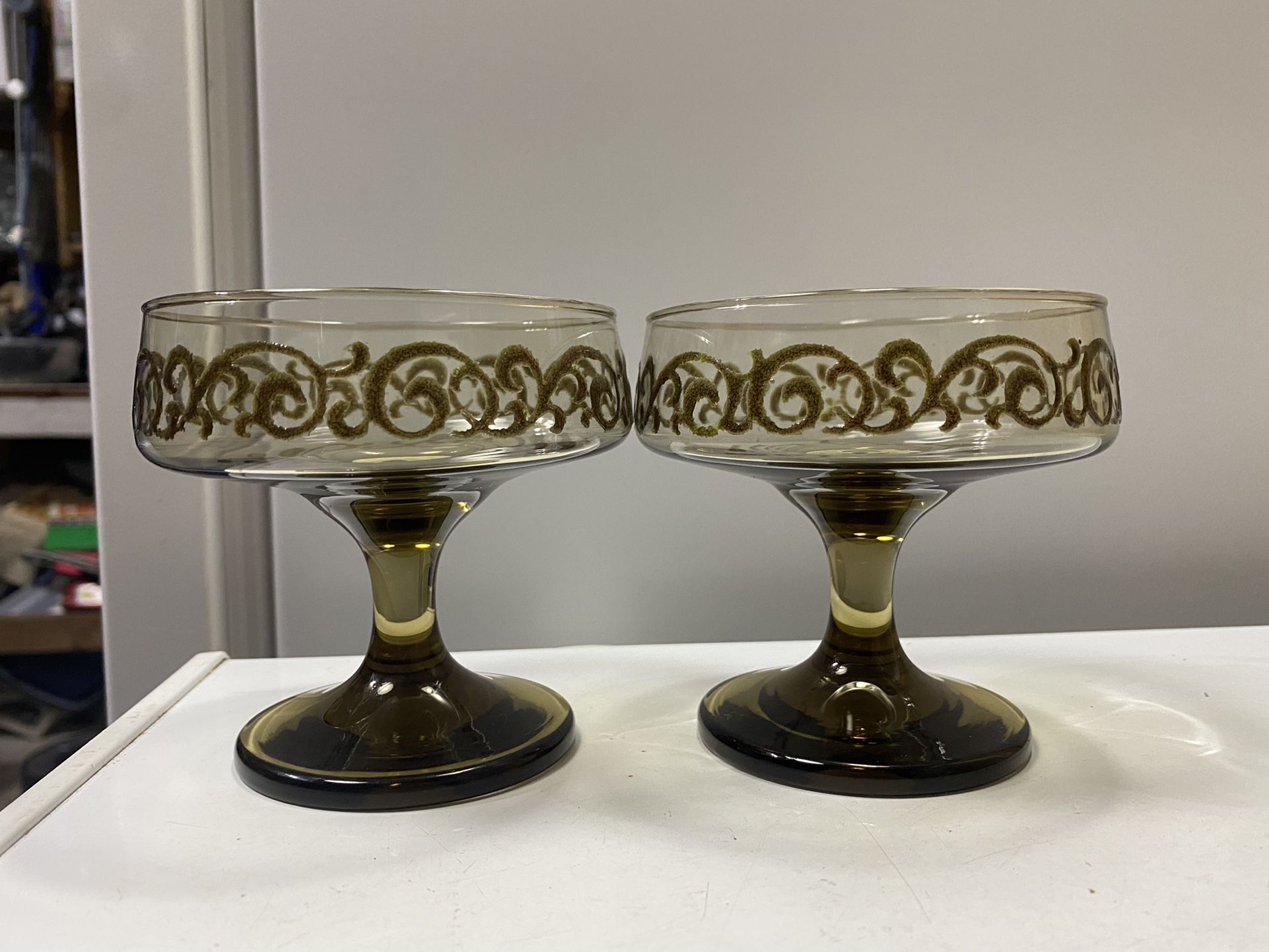 (4) Beautiful Vintage Libby Glasses Prado Brown Raised Swirl Tawny Smoked Glass. 2-wine. 2-dessert.