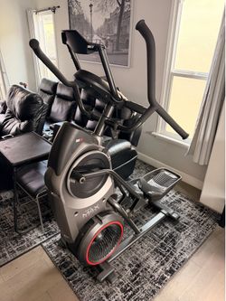 Elliptical Bowflex Max Trainer M8