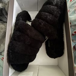 Uggs  Slippers 
