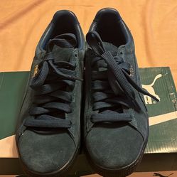 Suede Pumas 