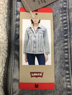 Levi’s Women Denim Jacket (Medium)