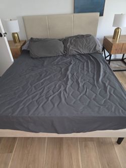 Queen size bed,side tables and lamps
