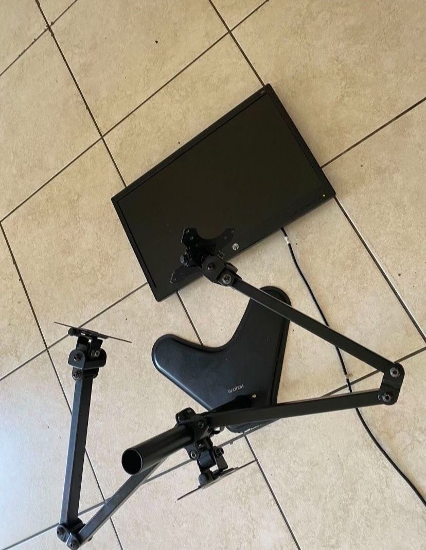 Mount-it! Triple Stand With HP Monitor