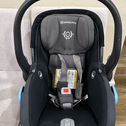 UPPABABY MESA CAR SEAT AND BASE ABLE TO ATTACH TO STROLLER