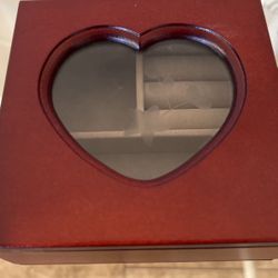 Wooden jewelry box