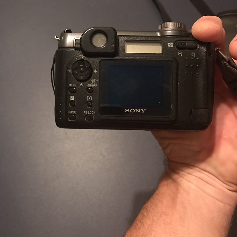 Sony DSC S85 Cyber Shot 4.1 MP camera