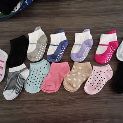 ***BRAND NEW 13 PAIRS OF BABY SOCKS $8***