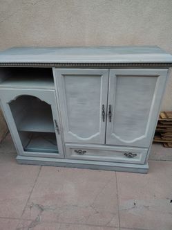 Entertainment center