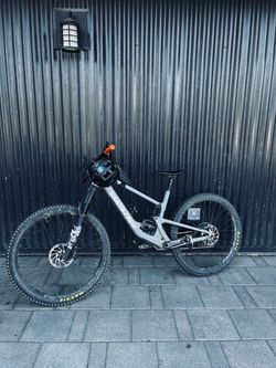 Santa Cruz Hightower C - size Large