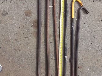 Pry bars and wrecking bars