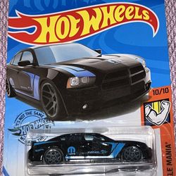‘11 Dodge Charger R/T HW