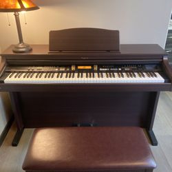 Roland KR-3 Digital piano