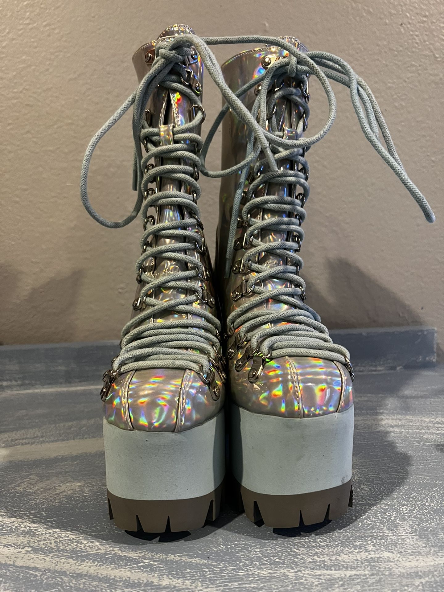 Frostbitten platform boots deals