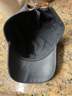Leather hat Louis Vuitton Black size M International in Leather - 30078388