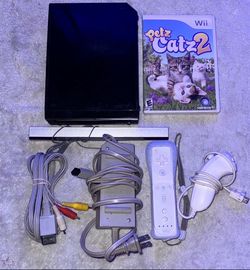 BLACK NINTENDO WII CONSOLE WITH VIDEO GAME & CONTROLLER