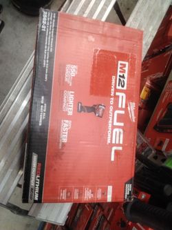 Milwaukee M12 FUEL Impact Wrench Kit 2562-21