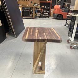 Modern end table/corner table