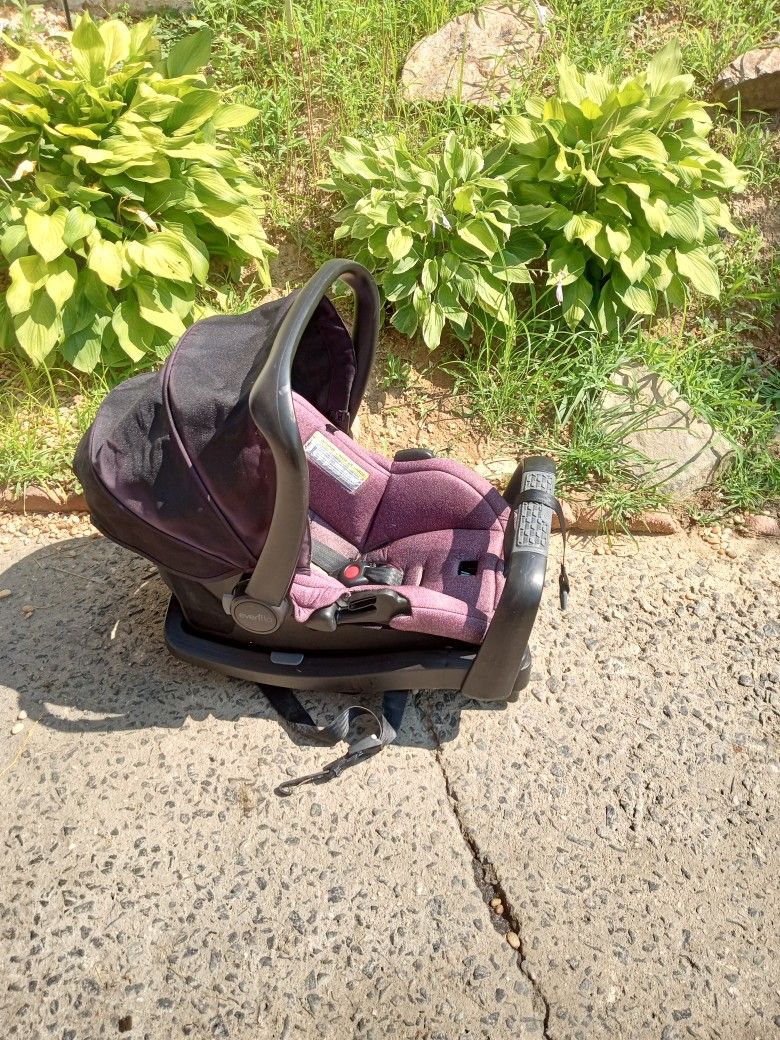 Current NOT EXPIRED Infant Car Seat/Carrier