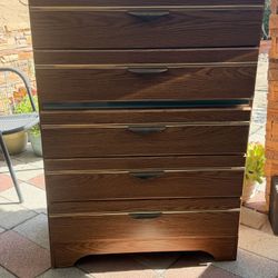 Available YES- Chest Drawer 5 drawers -Free