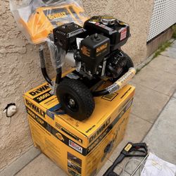 DEWALT 3600 PSI 2.5 GPM Cold Water 
