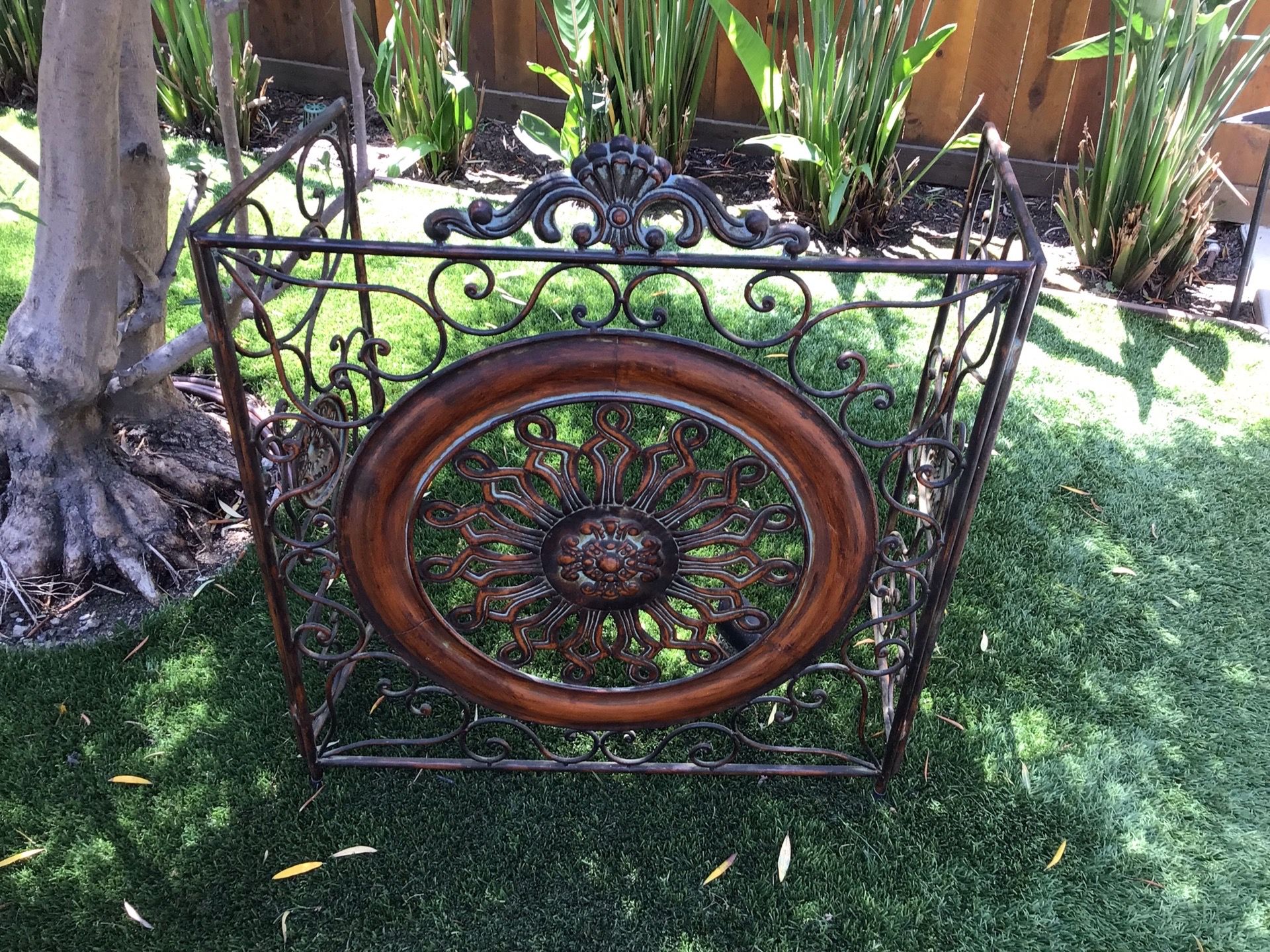 Decorative fireplace screen