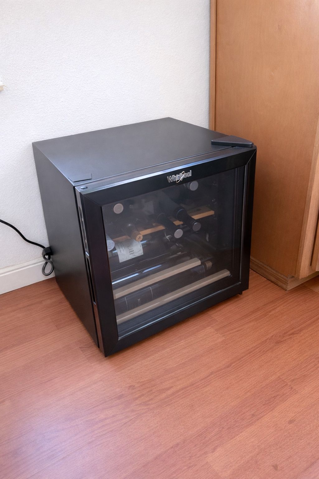 Whirlpool 2.7 cu ft 25 Bottle Wine Fridge