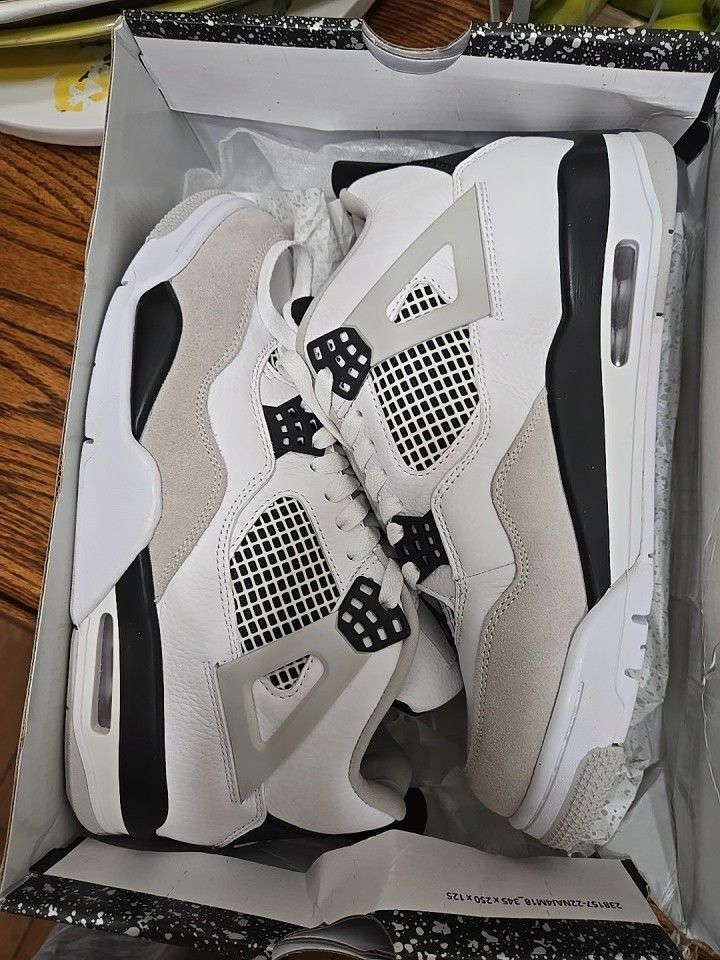 Air Jordan 4 Retro