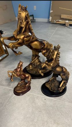 Adornos