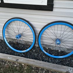 Velocity 700 C Wheels With Tires 