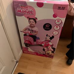 6V Disney Minnie Mouse Happy Helpers Scooter with Sidecar Ride-On Toy by Kid Trax, 1mph