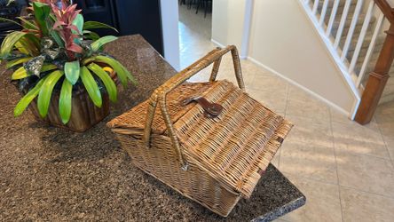 Picnic basket
